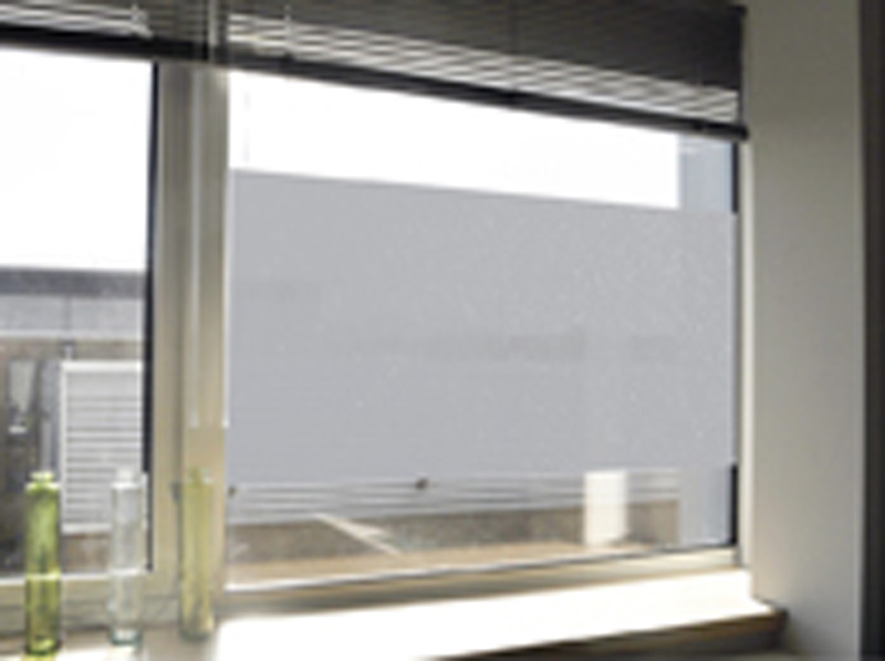 LG-LC5510-crystal-etch-vinyl-on-window-plus-pattern-close-up-324px